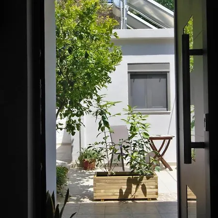 Antigonis Garden House Apartment
