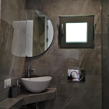 Antigonis Garden House Apartment