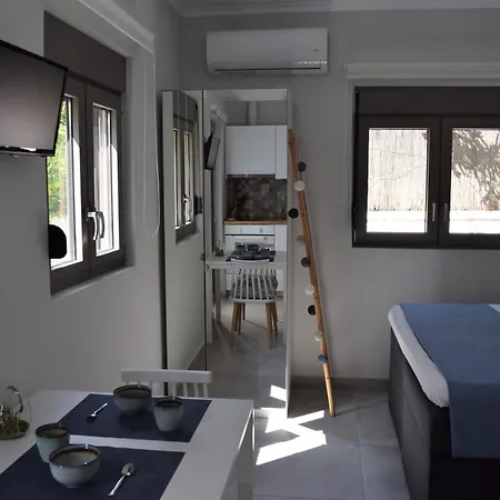 Antigonis Garden House شقة *