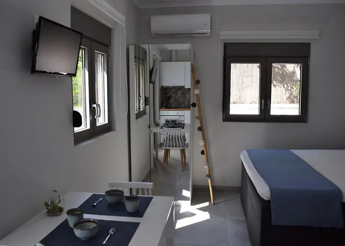 Antigonis Garden House شقة *